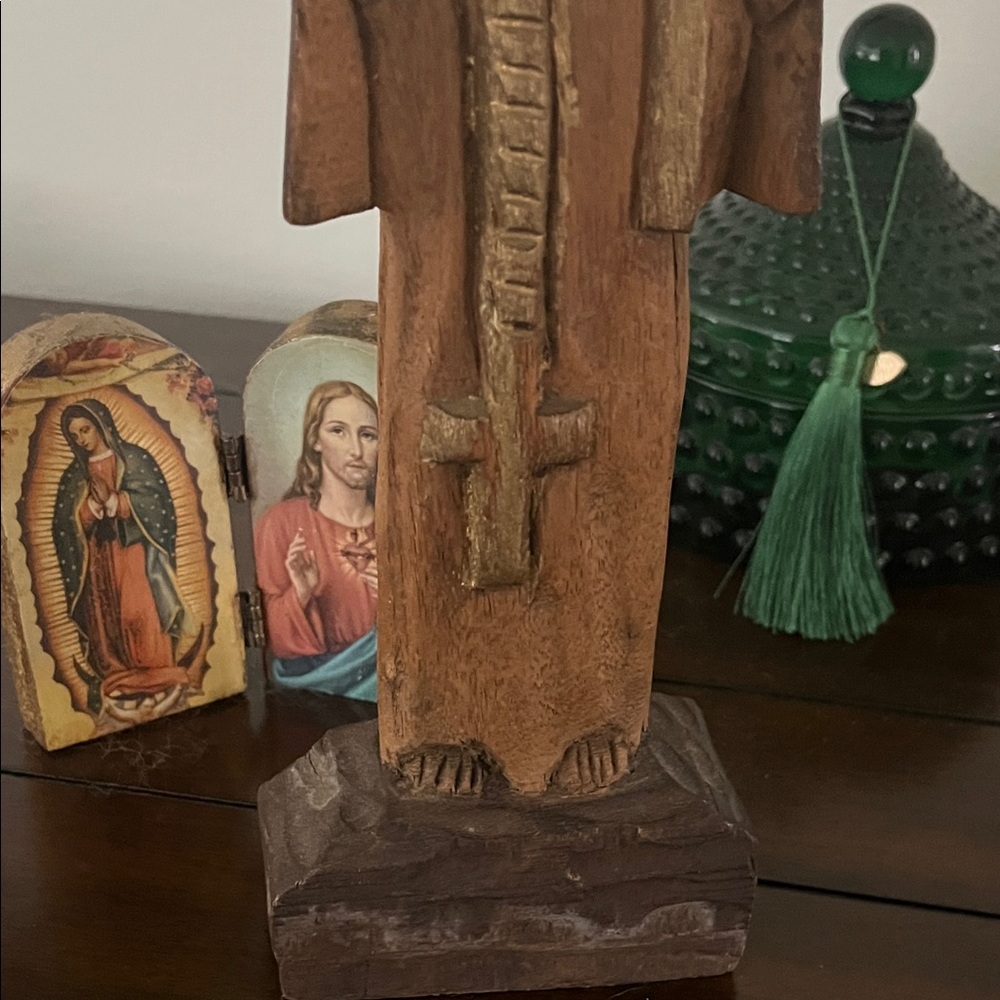 Vintage / Antique Handcarved Hardwood Ecuadorian with Golden Rosary & Cross - Picture 8 of 12